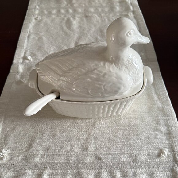 Duck Whittier Soup Tureen with Ladle Complete Set - Used - Picture 1 of 4